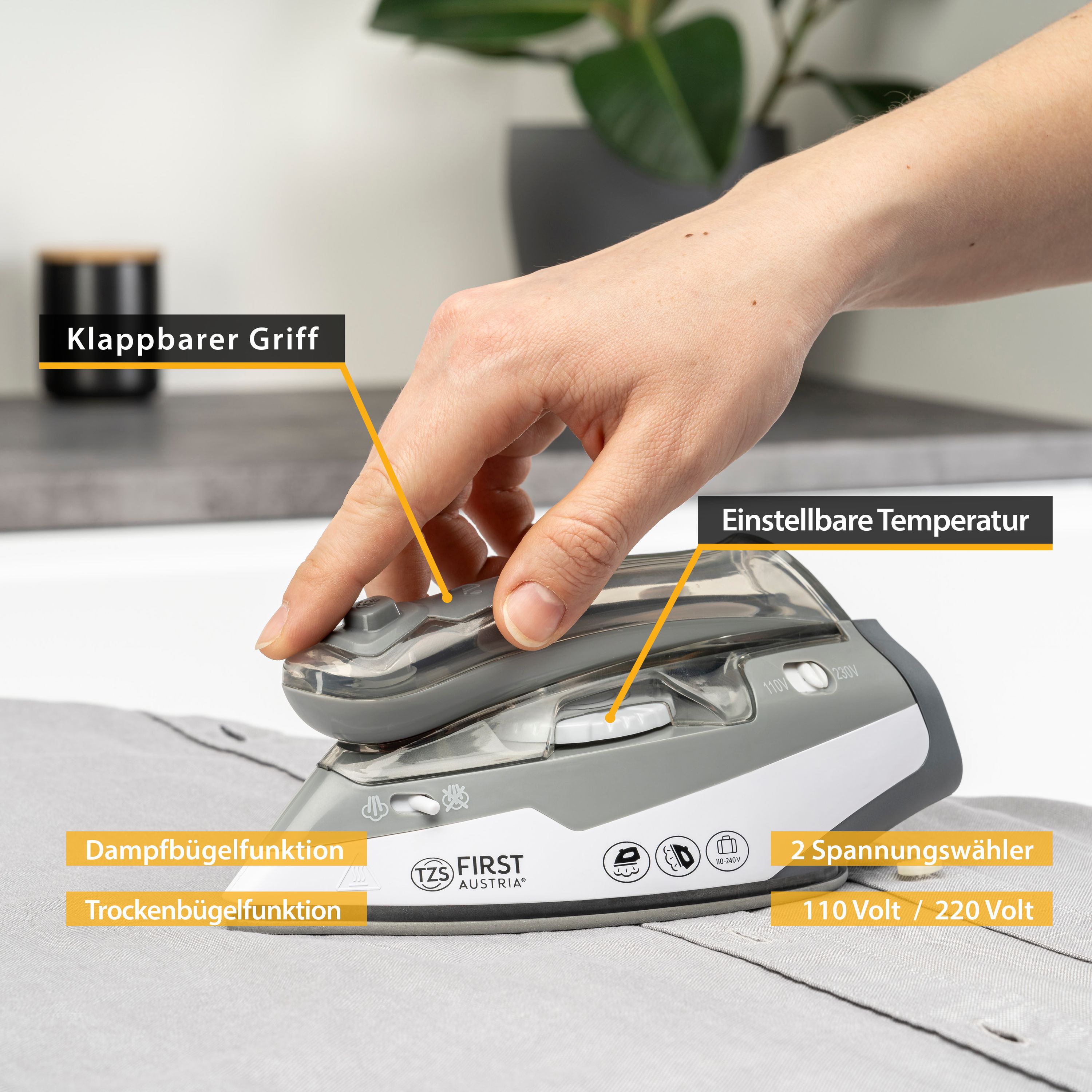 Reisebügeleisen grau, 1100 W, Keramiksohle, klappbarer Griff, Vertikaldampf